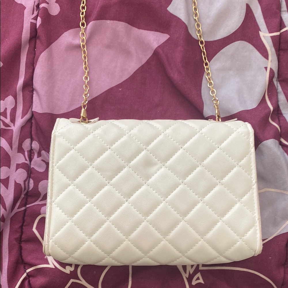 Elegant White Quilted Chain Bag
